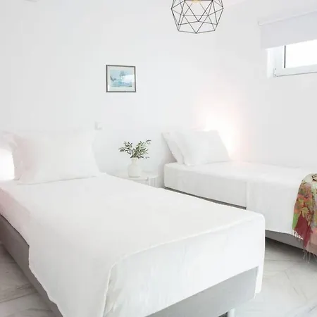Villa Harriet - With Sea View And Near The Sea