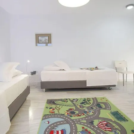 Villa Harriet - With Sea View And Near The Sea