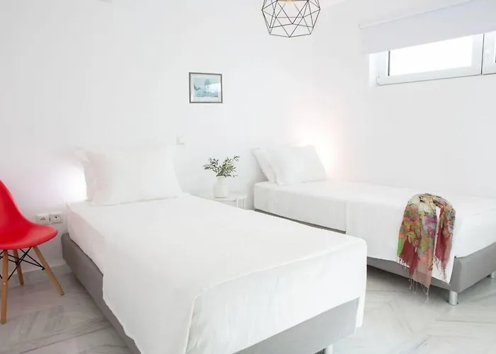 Villa Harriet - With Sea View And Near The Sea