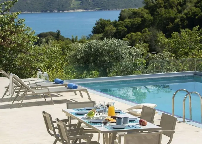 Villa Harriet - With Sea View And Near The Sea