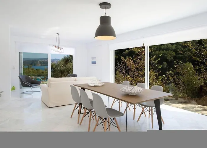 Villa Harriet - With Sea View And Near The Sea Lijá